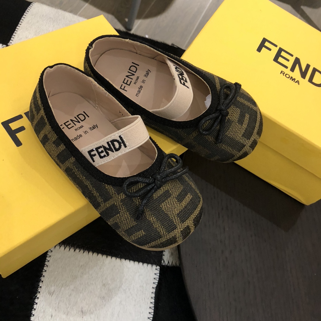 Children's shoes child